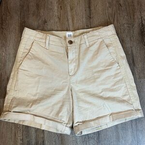 GAP Girlfriend Chino Shorts Womens 6 Beige Cuffed Mid Rise